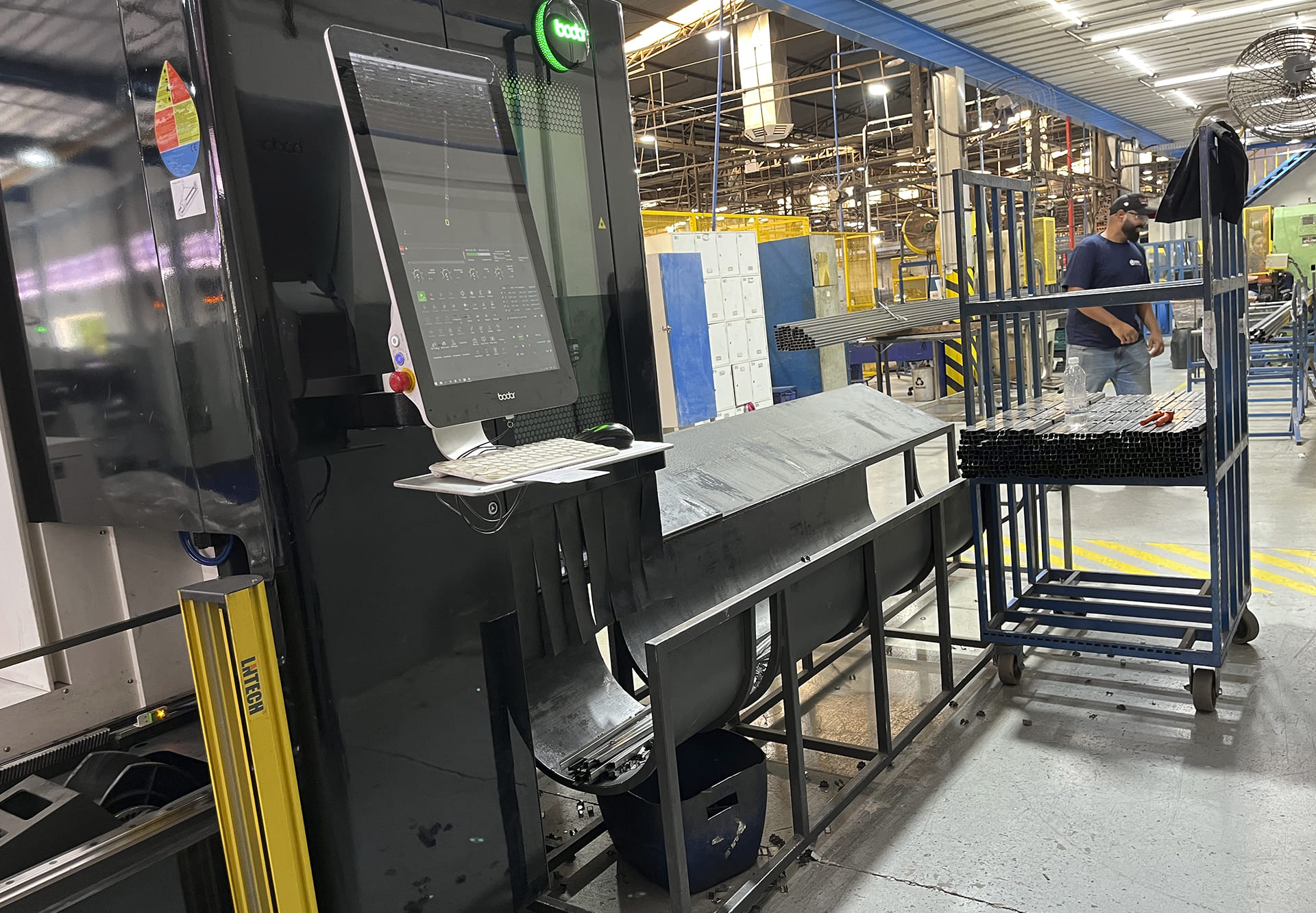 ULTRADISPLAY_0010_IMG_0053